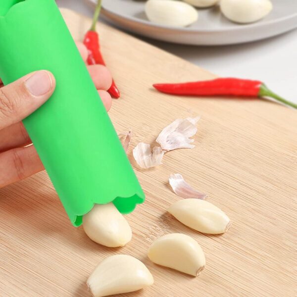 Garlic Peeler, Silicone Garlic Roller Peeling Tube Tool for Useful Kitchen Tools, 3PCS Random Color - Image 4